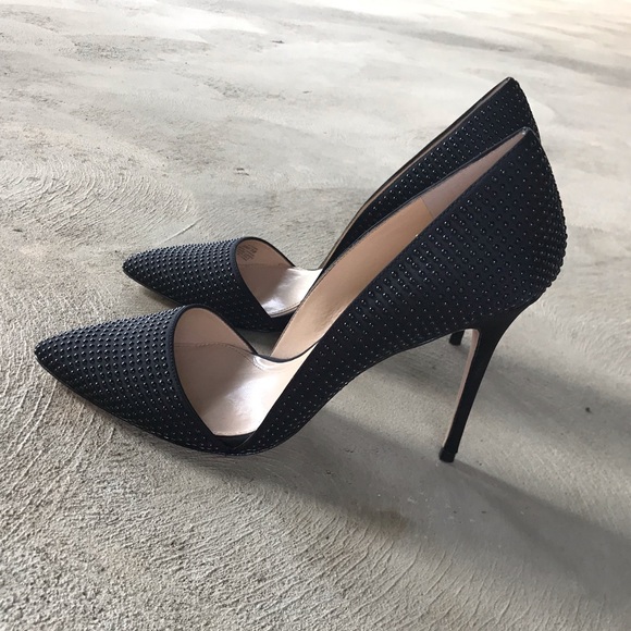 vince camuto black pumps